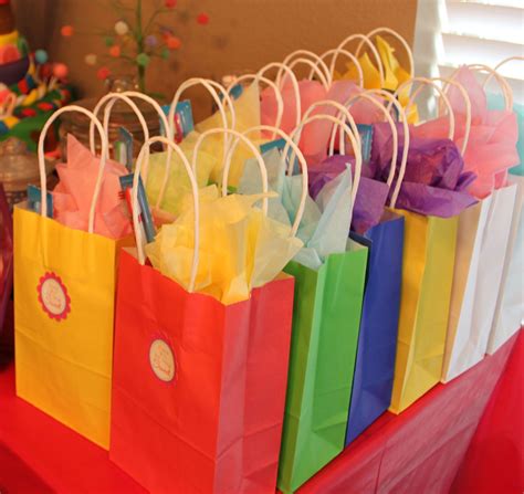 leuke goodiebags|goodie bag fillers ideas.